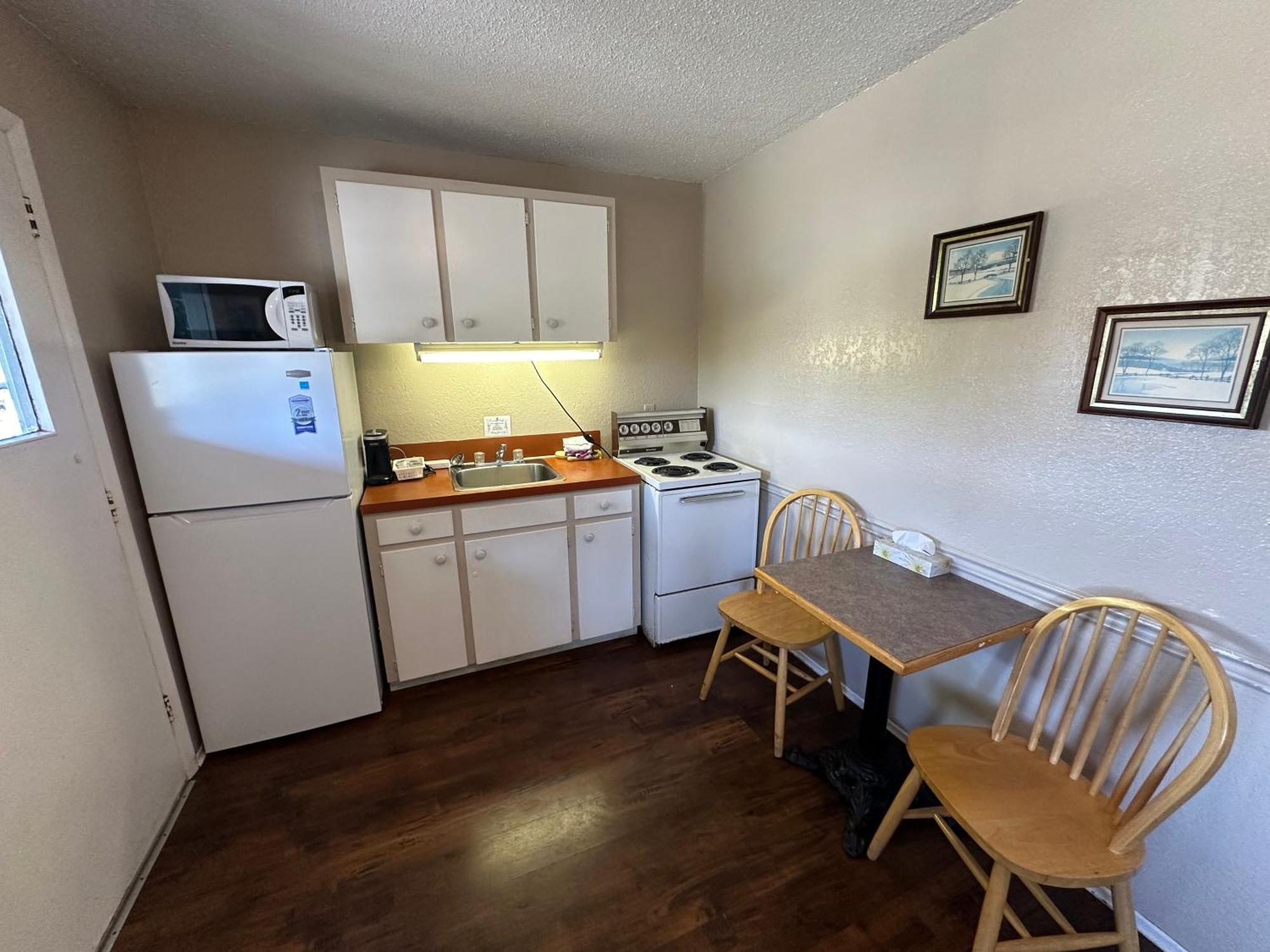 Island West Resort-Motel Ucluelet Bilik gambar