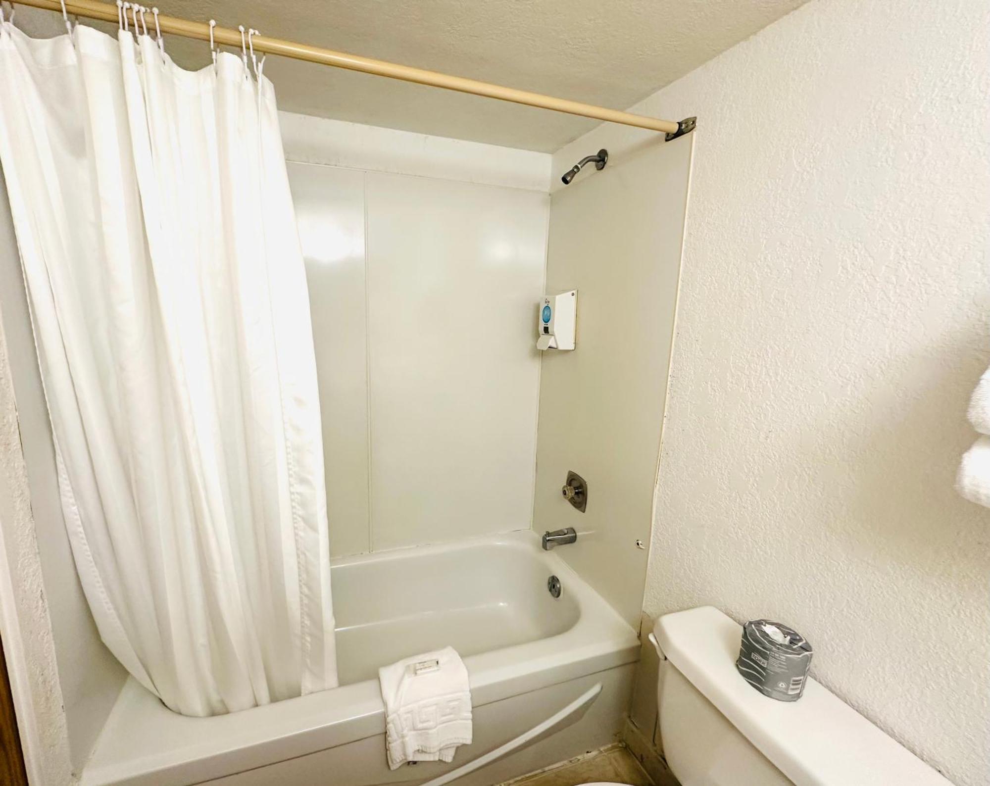 Island West Resort-Motel Ucluelet Bilik gambar